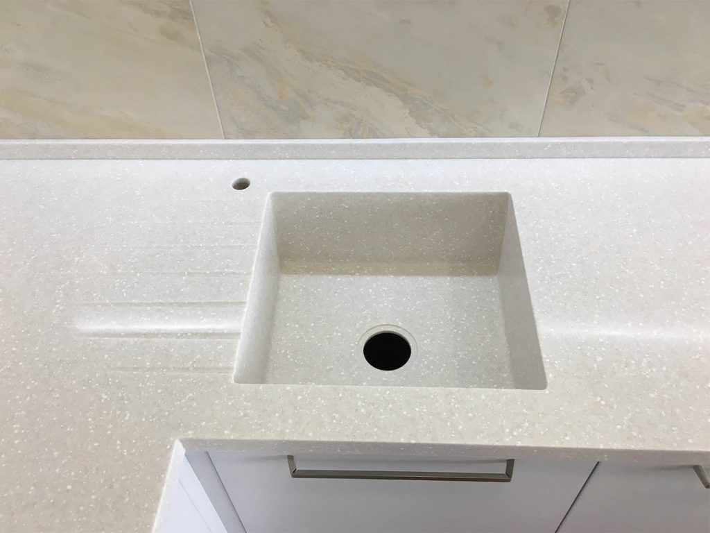 Кухонная столешница с литой мойкой из акрилового камня Grandex A-414 Historical Spot — фото 4 — MAS — Modern Acrylic Stone