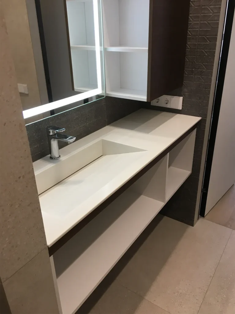Стільниця з щілинною раковиною з акрилового каменю Corian Glacier Ice — фото 3 — MAS — Modern Acrylic Stone
