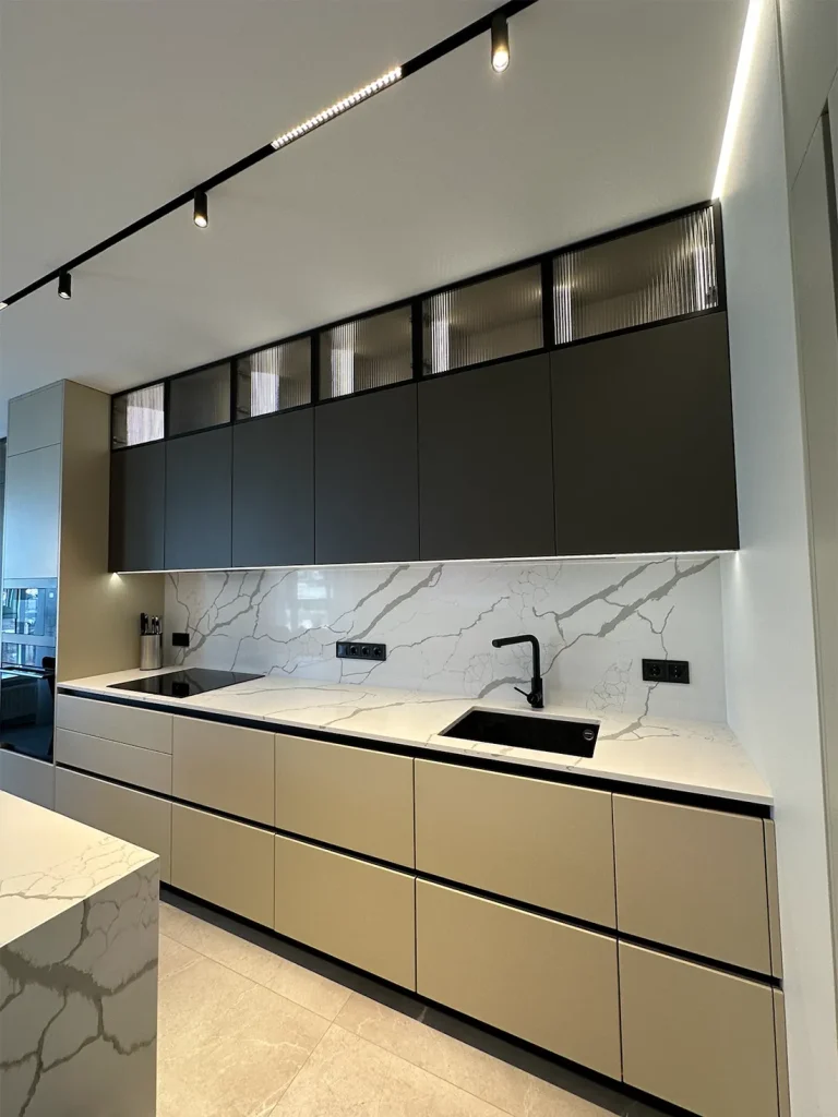 Кухонная столешница, фартук и остров из кварца Tisoro Q740 Calacatta Venato — фото 6 — MAS — Modern Acrylic Stone