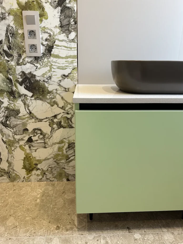 Столешница на тумбу из кварца Atem Grey Light 0031 — фото 1 — MAS — Modern Acrylic Stone