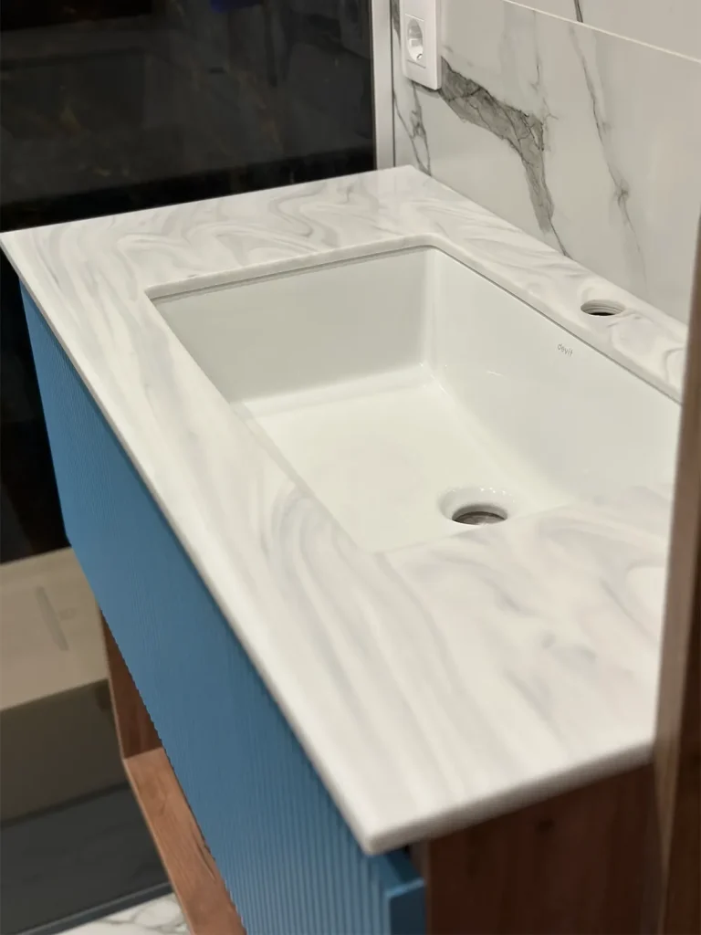 Стільниця в санвузол з акрилового каменю Grandex M-720 Carrara Lunar A — фото 1 — MAS — Modern Acrylic Stone