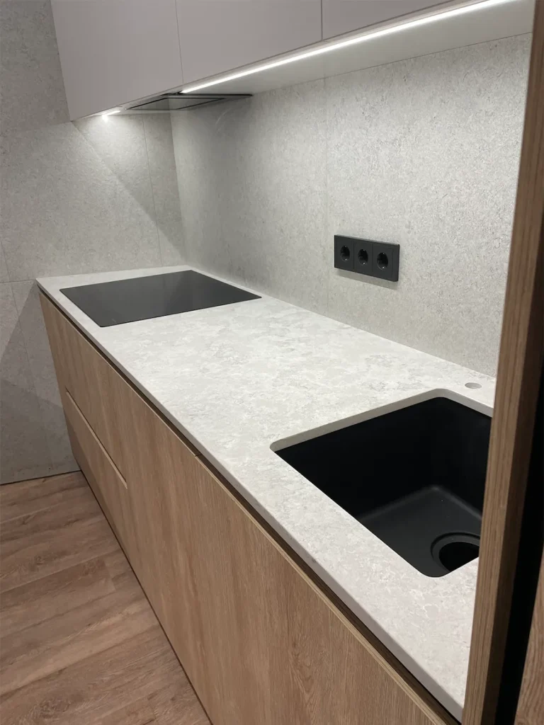 Столешница на кухню и столешница с опорой на остров из кварца Vicostone BQ8864 Naxos — фото 5 — MAS — Modern Acrylic Stone