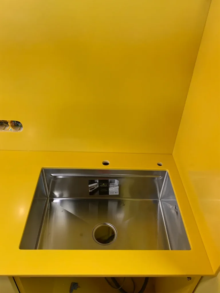 Стільниця для барної стійки та фартух з акрилового каменю Grandex P-198 Mango — фото 4 — MAS — Modern Acrylic Stone