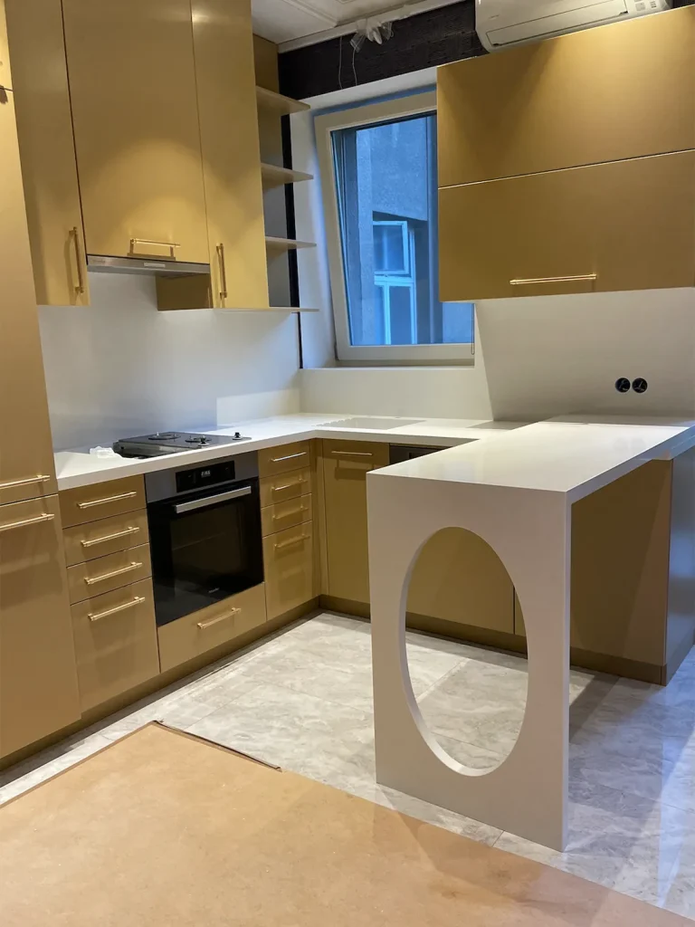 Стільниця, фартух, мийка та барна стійка з кварцу Vicostone BQ2088 Onyx White — фото 1 — MAS — Modern Acrylic Stone