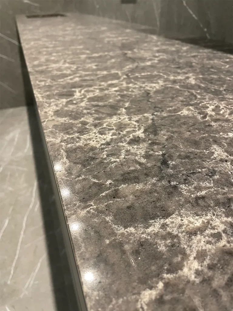 Пряма стільниця з кварцу Caesarstone 6003 Coastal Grey — фото 3 — MAS — Modern Acrylic Stone