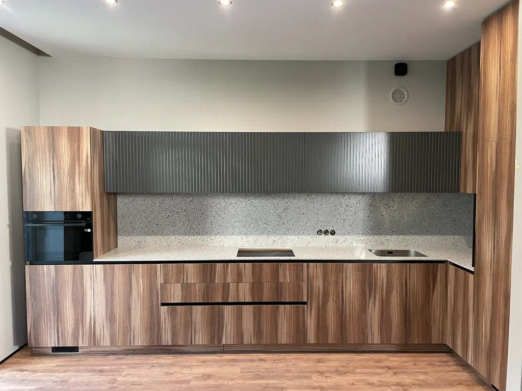 Кутова стільниця та фартух з кварцового каменю Atem Grey Ice 005 — фото 4 — MAS — Modern Acrylic Stone