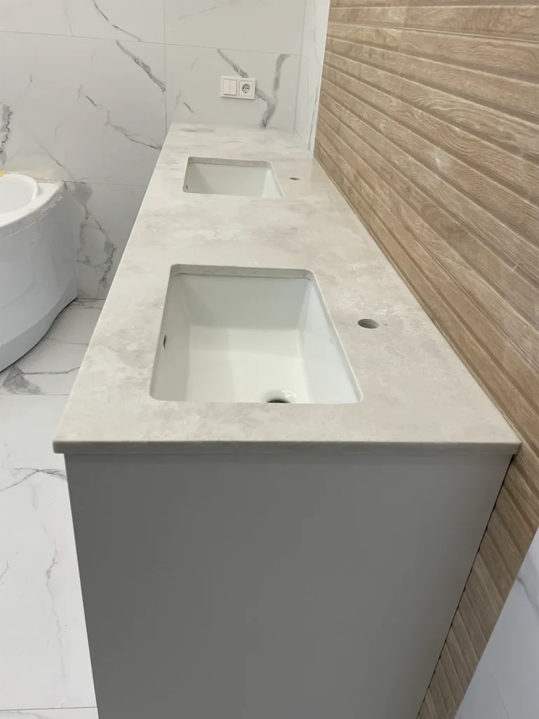 Стільниця у ванну кімнату з кварцу Avant Quartz 8100 Мулен — фото 1 — MAS — Modern Acrylic Stone
