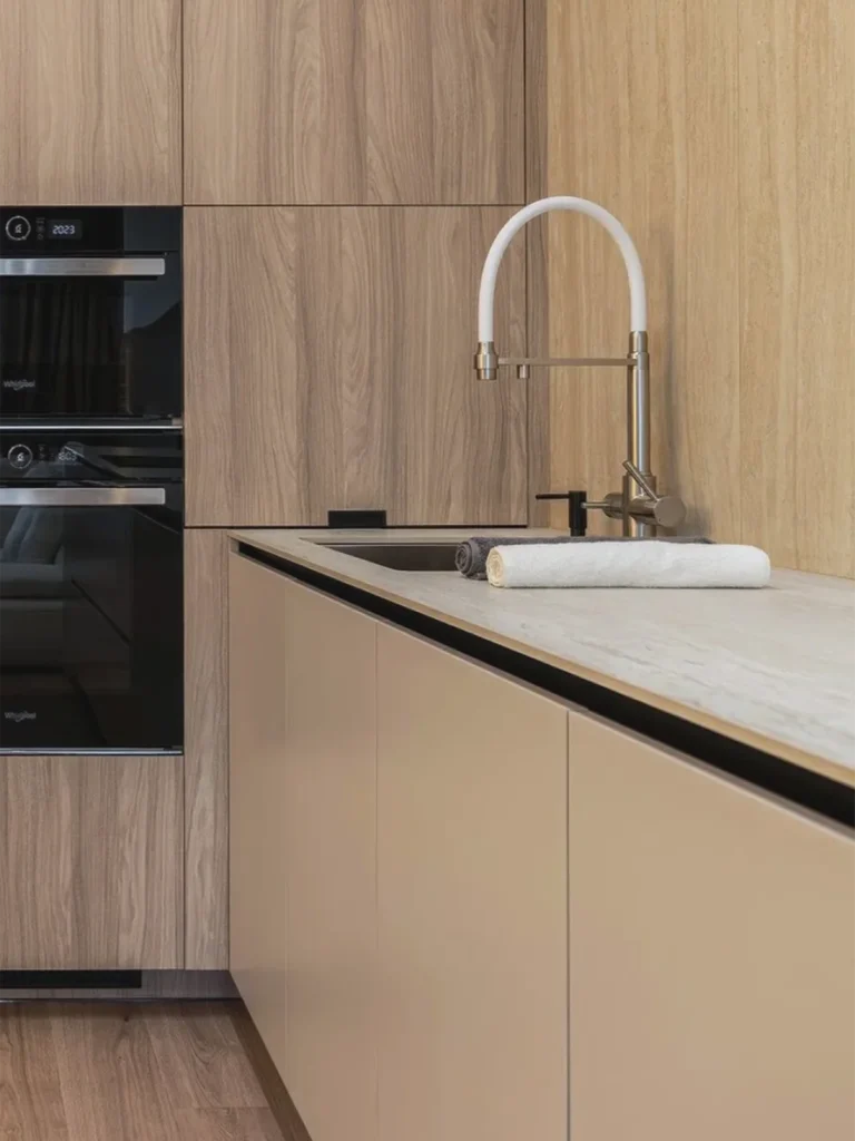 Столешница на кухню из керамогранита Ascale Tivoli White — фото 1 — MAS — Modern Acrylic Stone