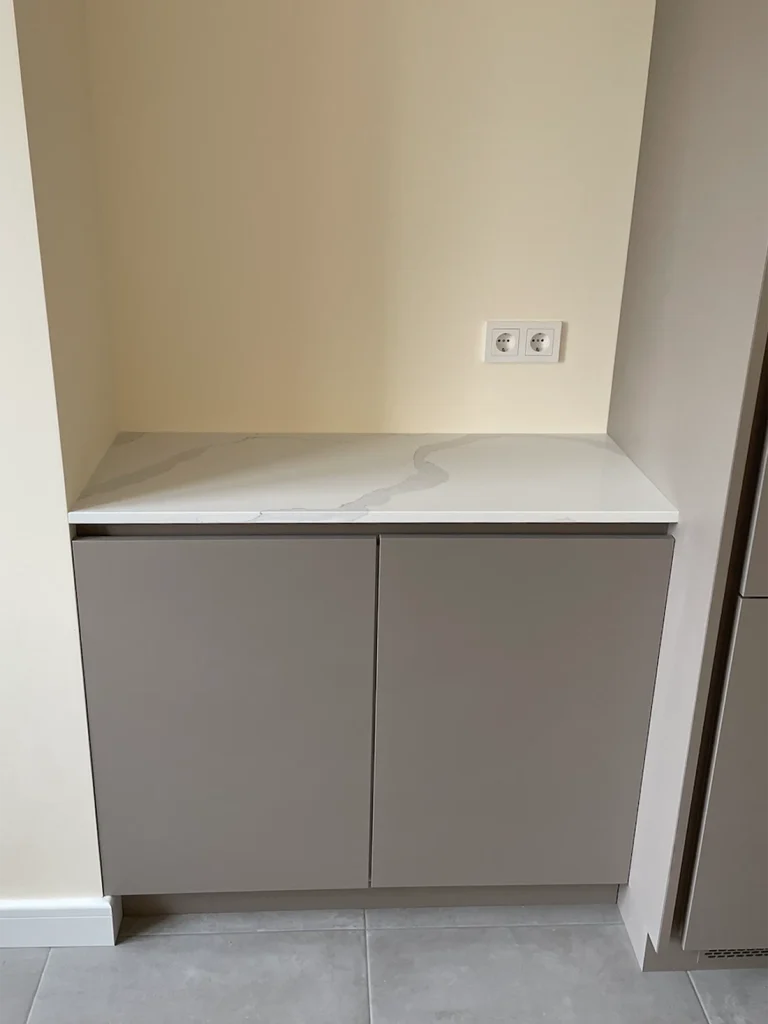Столешницы и фартук из кварца Avant Quartz 7440 Calacatta Bianco — фото 5 — MAS — Modern Acrylic Stone